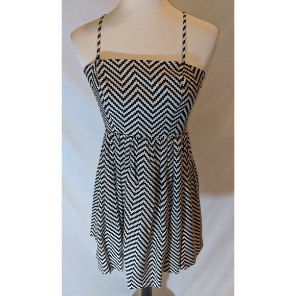 Jessica Simpson Dresses & Skirts - Jessica Simpson Chevron Dress Black White‎ Spaghetti Straps Convertible Lined 4